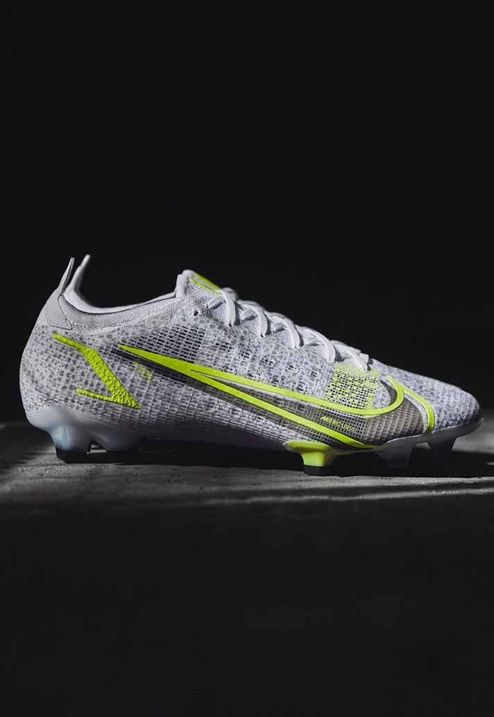 Một số hình ảnh của 2 phiên bản cổ cao và cổ thấp Nike Mercurial Silver Safari