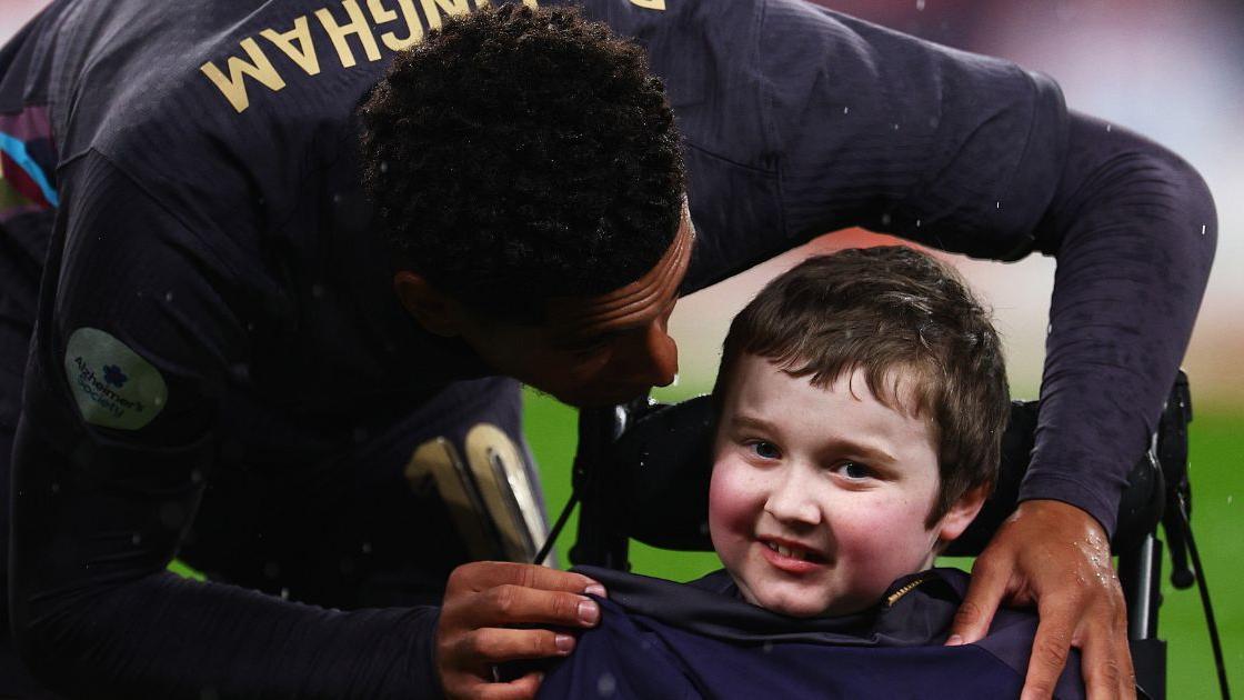 Jude Bellingham's Heartwarming Gesture at Wembley Wins the Hearts of  Football Fans on Social Media