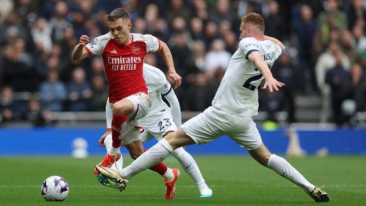 Tottenham pressed the field but Arsenal was more effective in the first half. (Photo: Reuters)