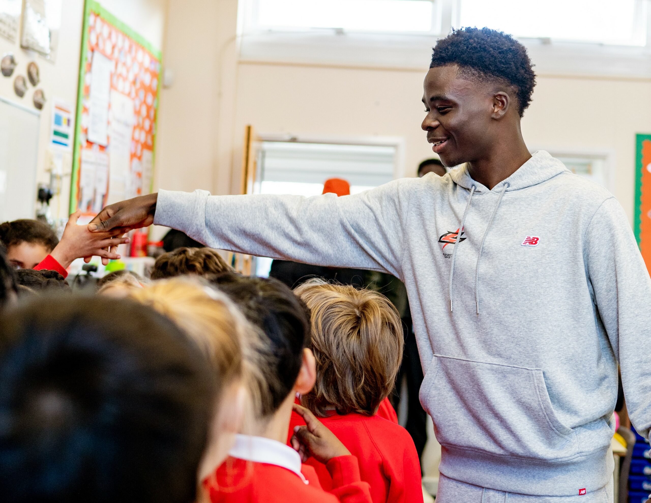 Bukayo Saka, who used to attend The Edward Betham School, came back to  visit his old school - amazingtoday.net