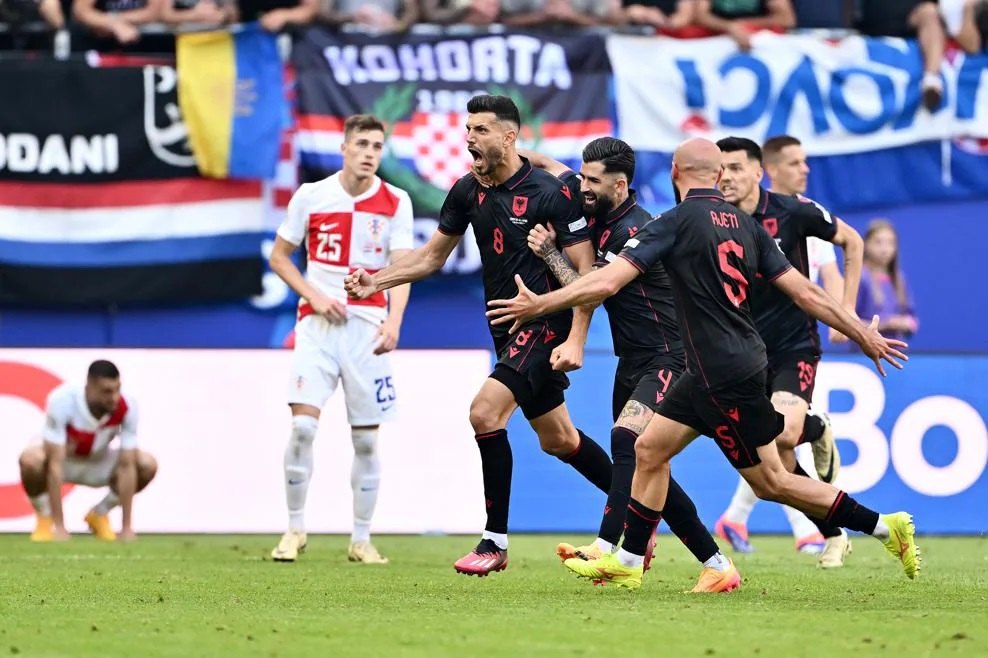 Trực tiếp Croatia 2-2 Albania: Gjasula chuộc lỗi