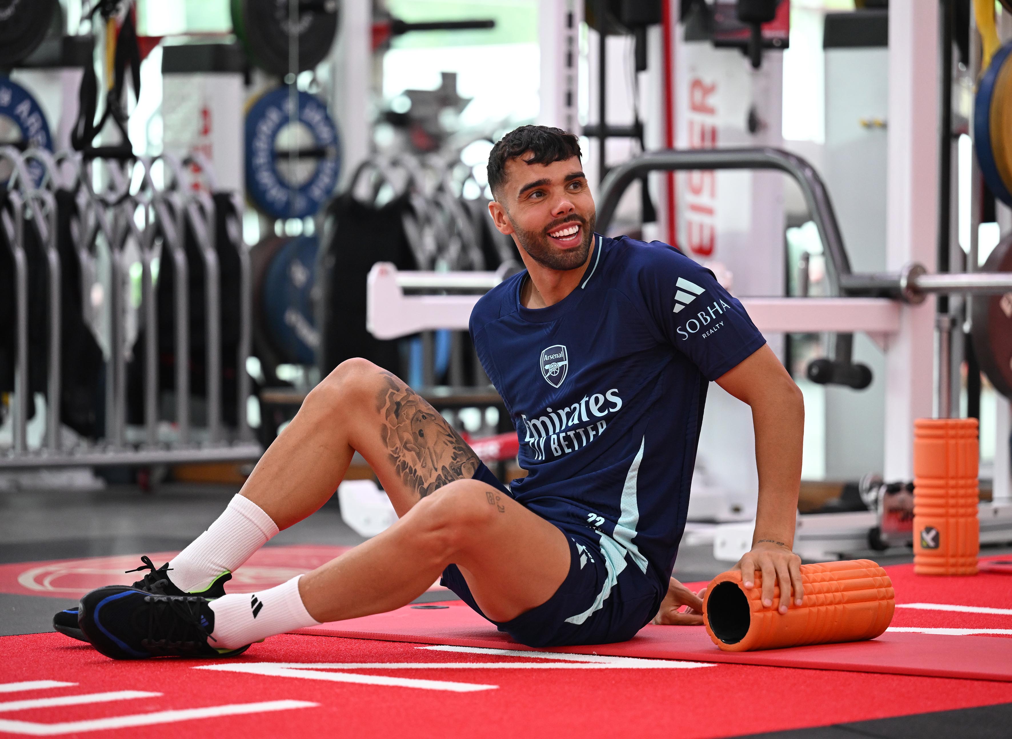 David Raya putting work in the gym.