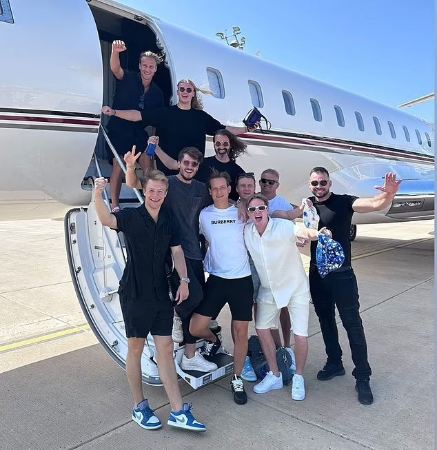 On his personal page, Haaland (second from top) posted a photo with a group of friends posing in front of a private plane, excited before the trip. Haaland's father is also in the photo (white shirt with black glasses, second from the right).