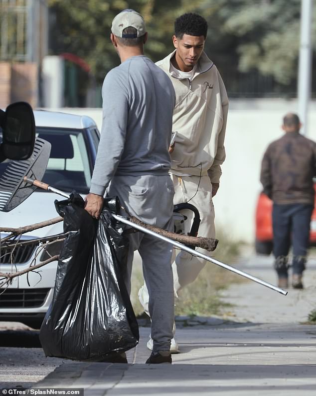 Jude Bellingham clutches a £1,500 Goyard washbag as he runs errands back in  Madrid after pulling out of the England squad through injury | Daily Mail  Online