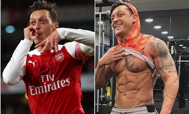 Mesut Ozil shows off RIDICULOUS body transformation one year since he  started hitting the gym as the Arsenal icon flashes his six pack and huge  biceps | Daily Mail Online