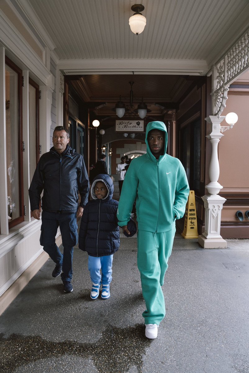 Vinicius Jr. of Real Madrid embarks on a fun-filled trip to Disneyland ...