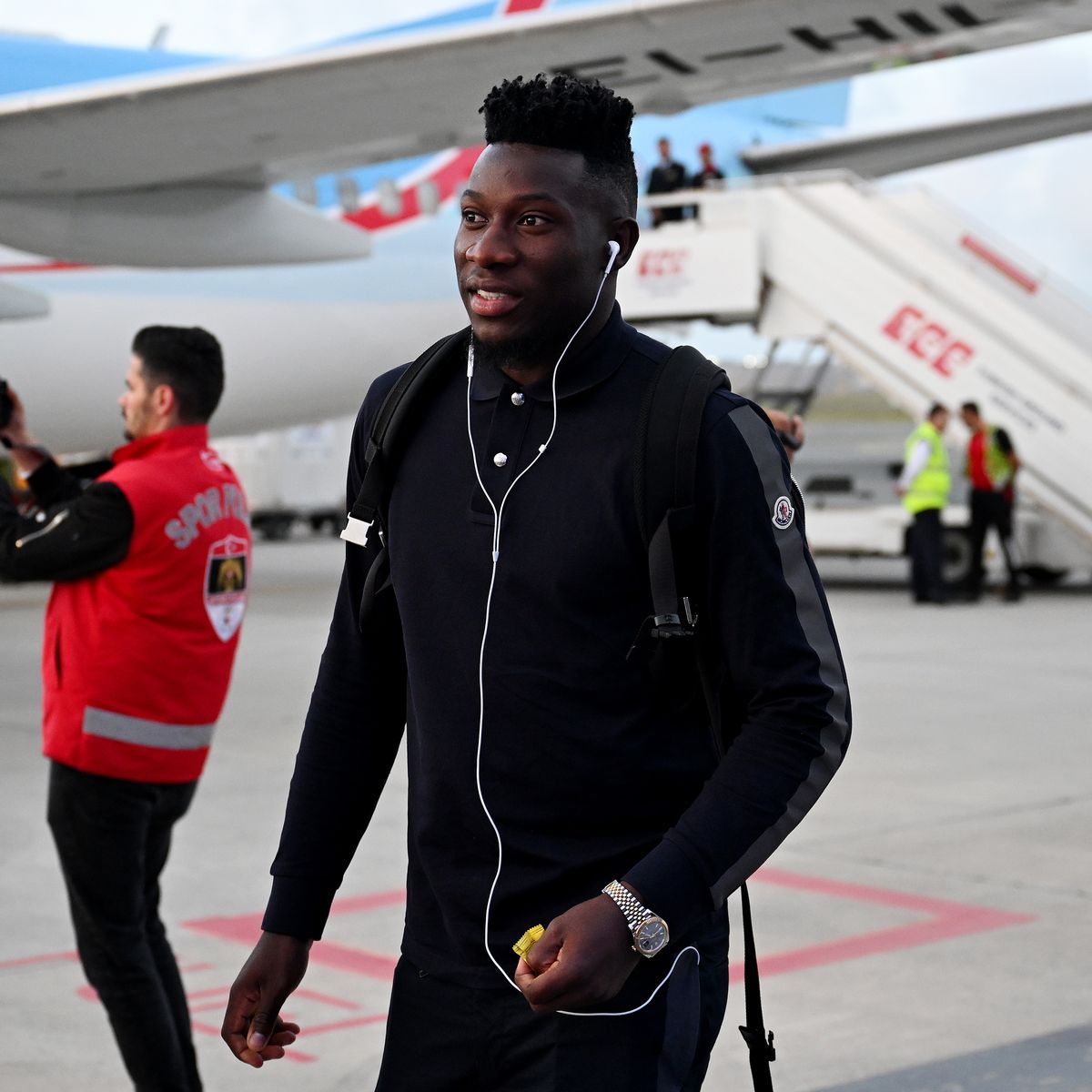 Andre Onana 'flying to England' to finalise Man Utd transfer after Erik ten  Hag call - Irish Mirror Online