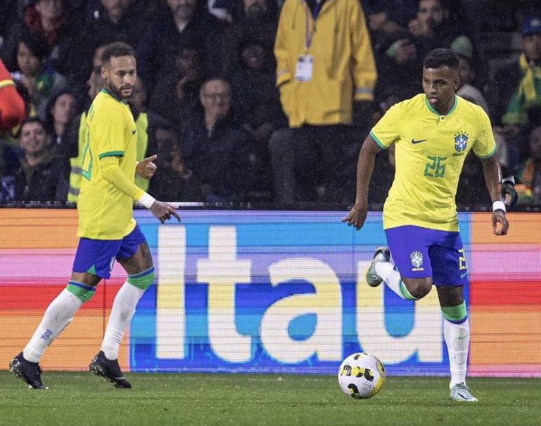 Rodrygo Goes given iconic shirt number as Brazil prepare for first  international since Pele's death - Football España