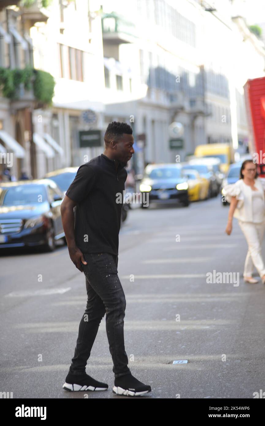 Milan, . 05th Oct, 2022. Milan, 05-10-2022 Andrè Onana, goalkeeper of the  CAMEROON and Inter national teams, who defeated Barcelona in the Champions  League, arrives in the center together with Samuel Eto'o