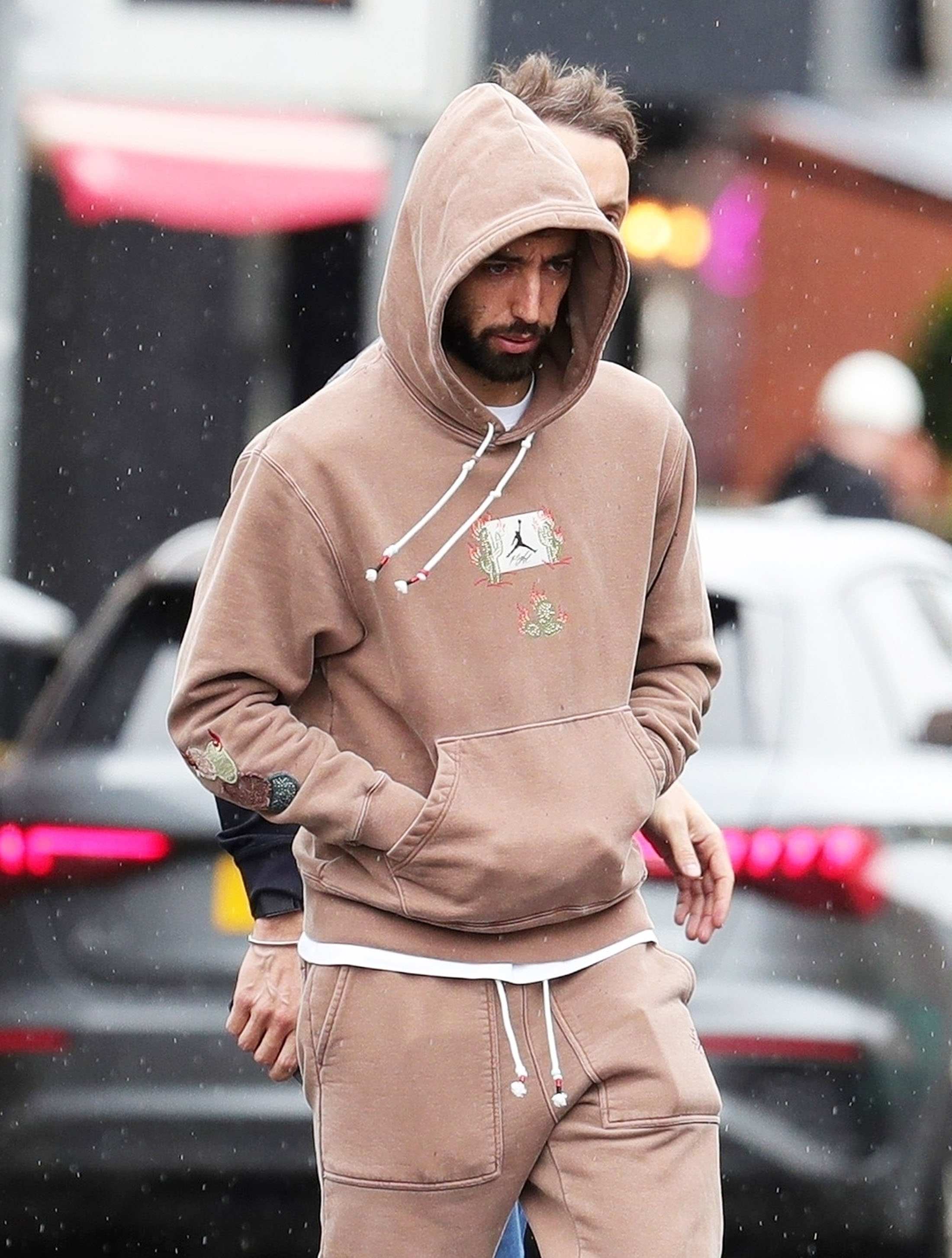 Fernandes was sporting a trendy Nike Jordan tracksuit for his trip to the parlour