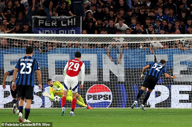 The goalkeeper kept out Mateo Retegui's penalty before scrambling to stop the rebound